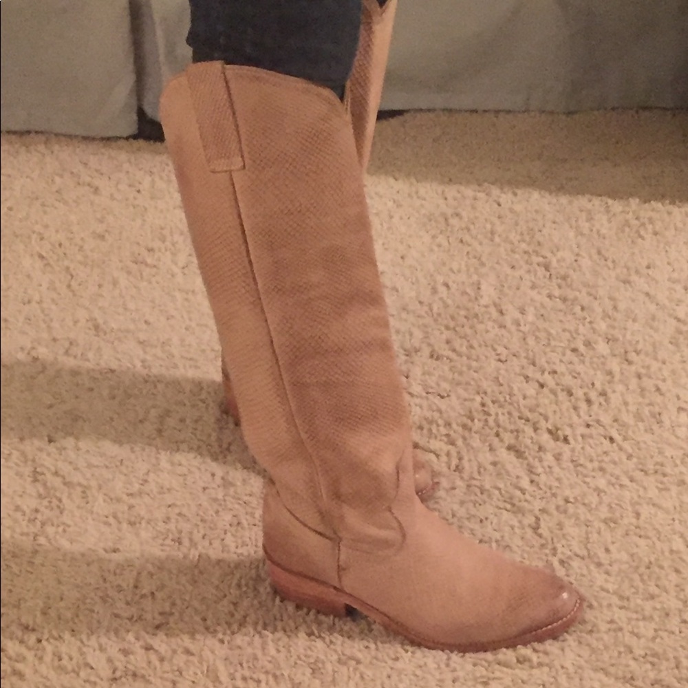 Tan Cowgirl Style Boots